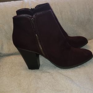 High hee / boots / velvet